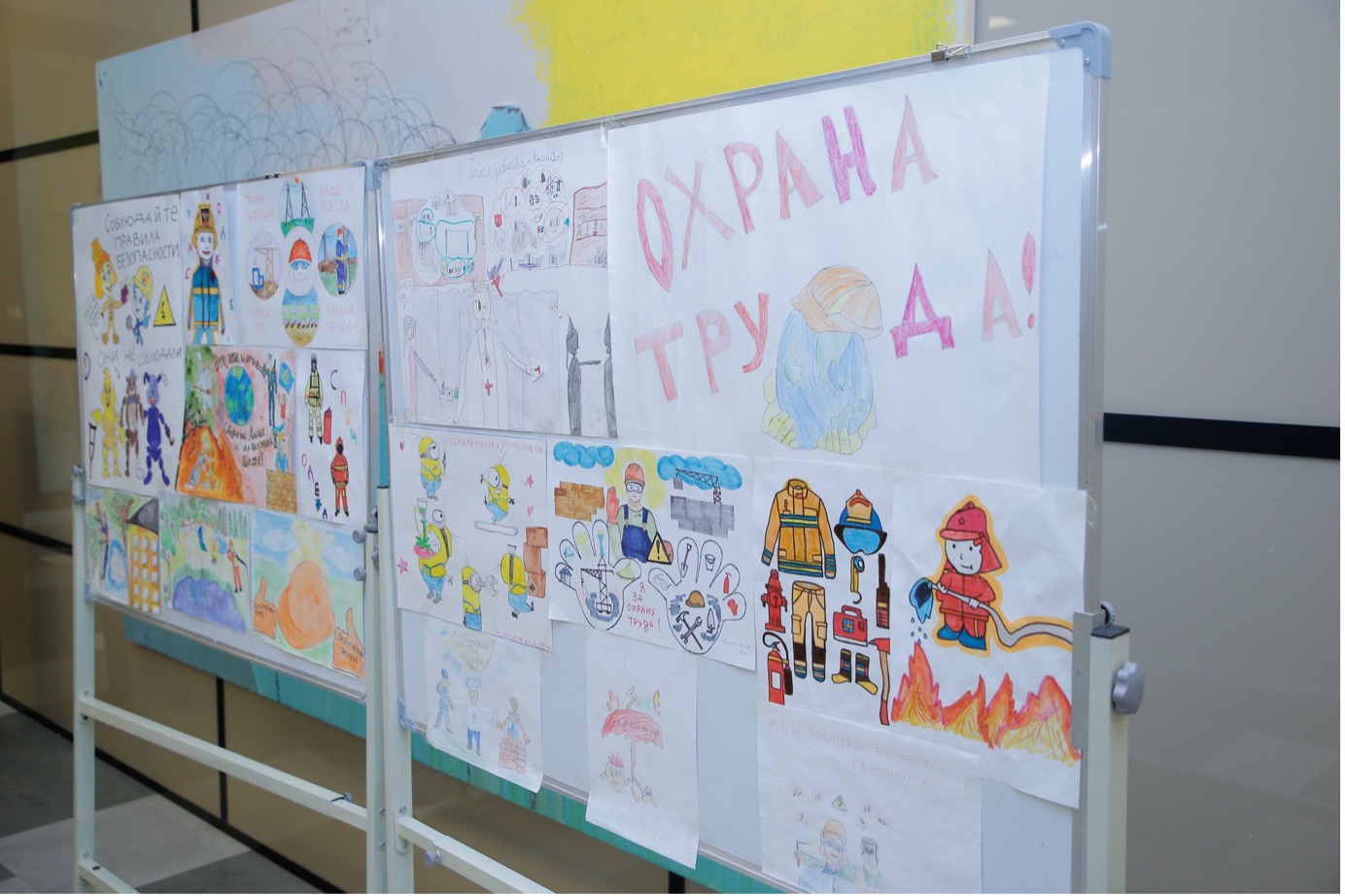 Announcing the winners of the children's drawing contest