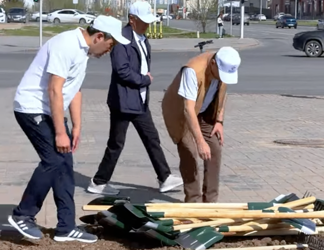 Работники Самрук-Энерго приняли участие в общегородском субботнике